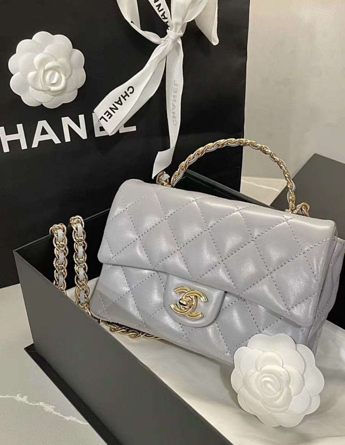 Chanel 23AW gray leather chain bag