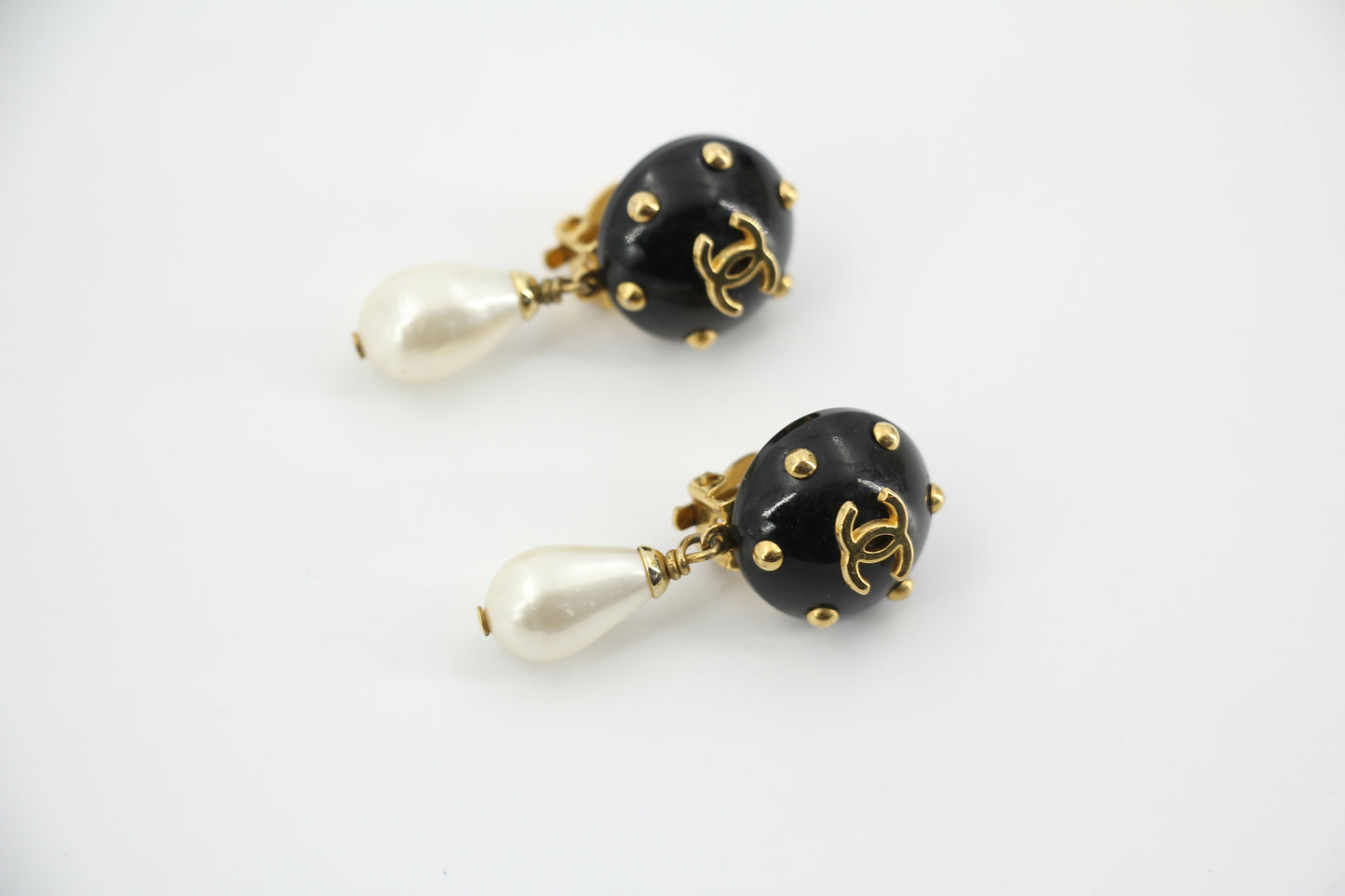 Chanel Vintage 96C Resin Dot Black Bean Imitation Pearl Dangle Clip-on Earrings