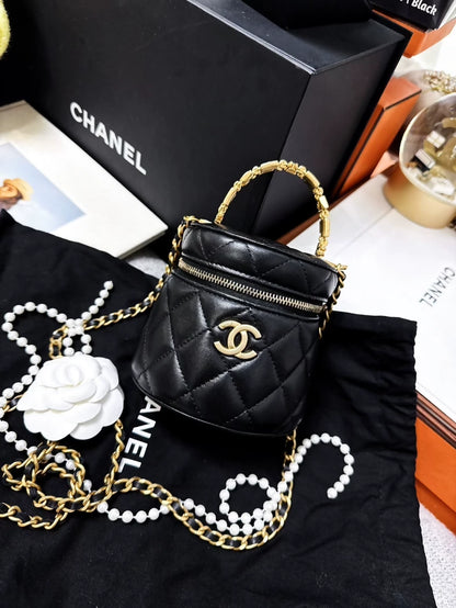 Chanel Fall/Winter 2022 Black quilted enamel mini bag