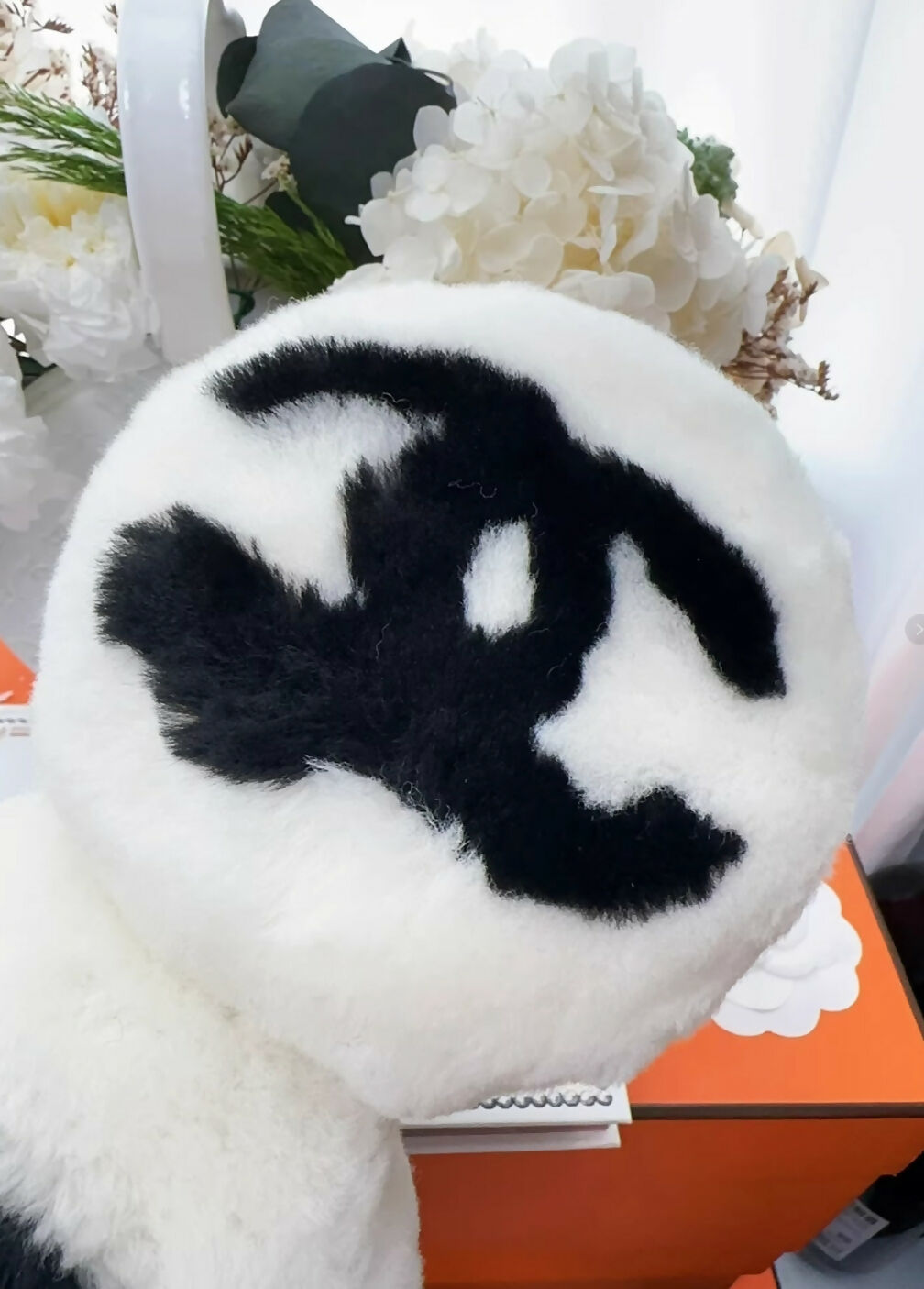 Chanel coco neige black & White earmuffs – Wararni.com