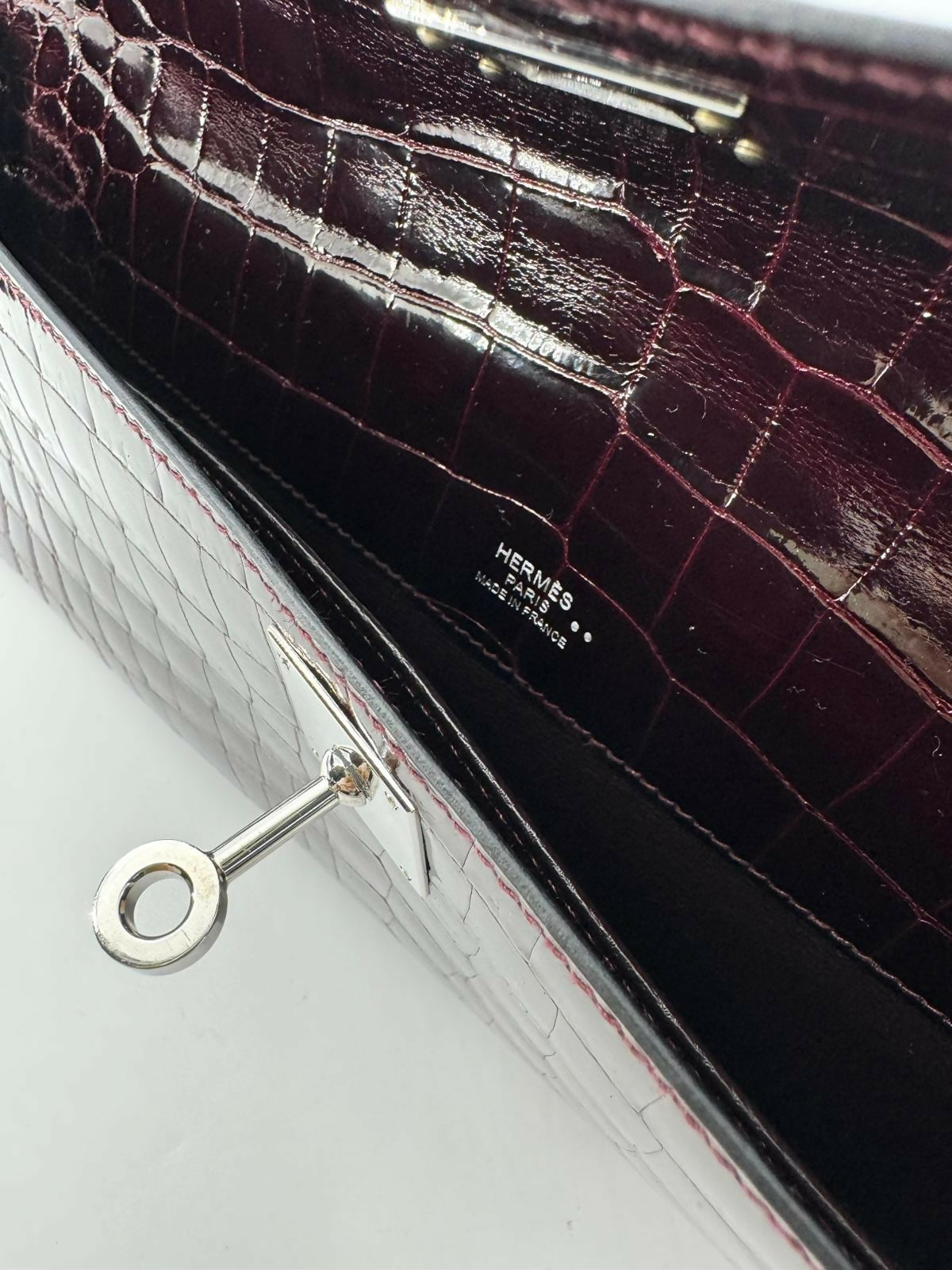 Hermès Kelly Cut Bag in Bordeaux Shiny Porosus Crocodile Leather with PHW