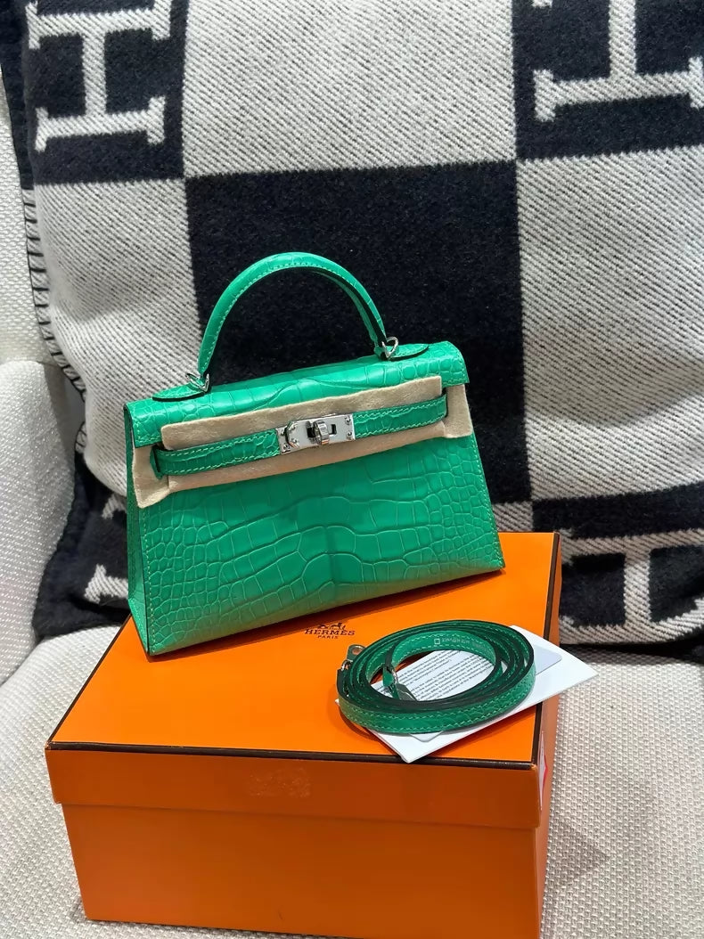 Hermès Kelly Sellier 20 Vert Comics Matte Alligator Palladium Hardware