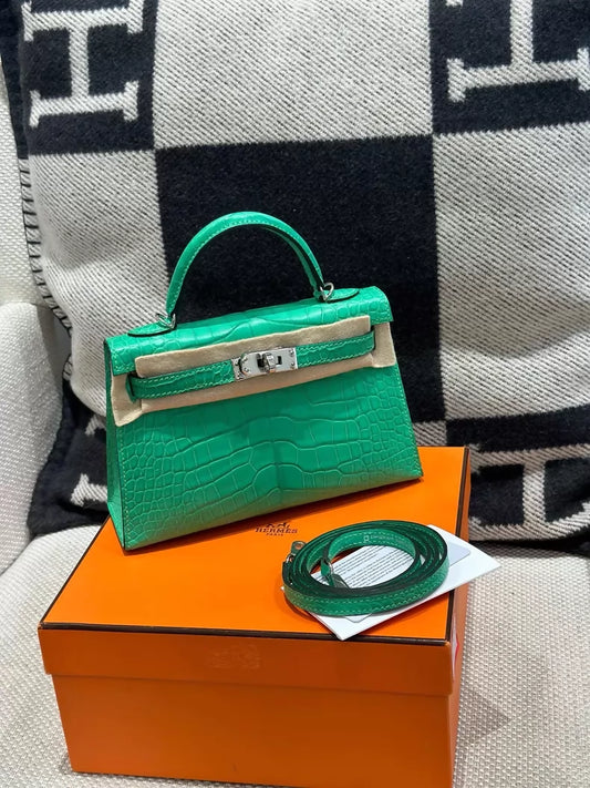 Hermès Kelly Sellier 20 Vert Comics Matte Alligator Palladium Hardware