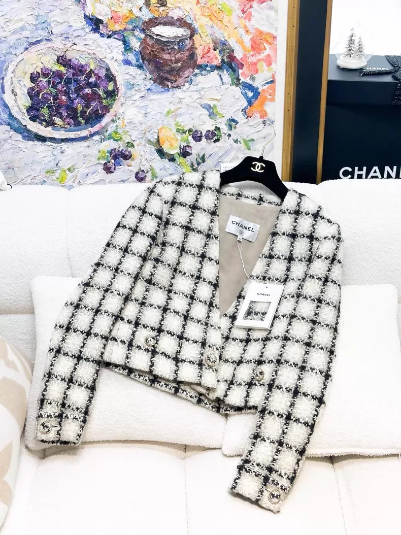 Chanel 19K ecru black tweed jacket