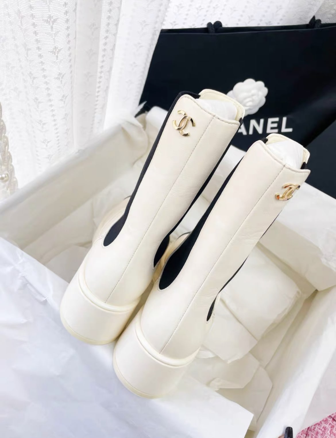 Chanel 22P black and white color short boots