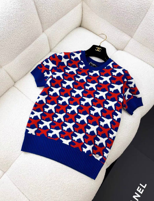 CHANEL Chanel 2016 airport collection blue and red cashmere top - 36 Top - Vintage fashion from Wararni