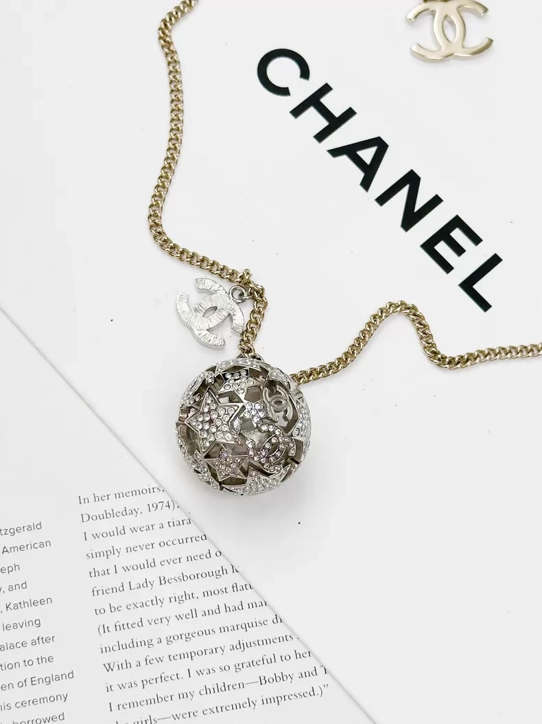 Chanel 25A star sphere double C full diamond necklace