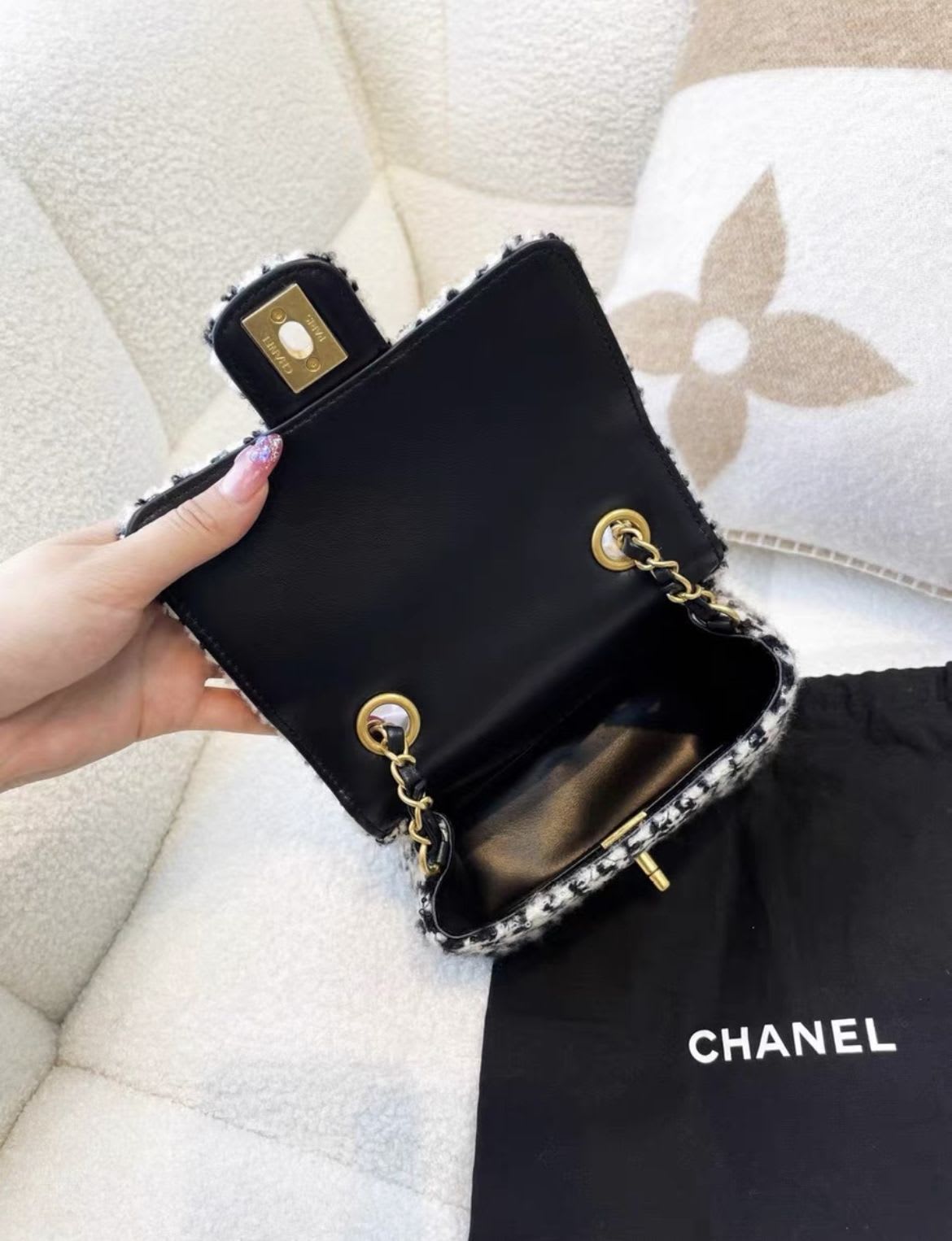 Chanel 22 black and white tweed square chain bag