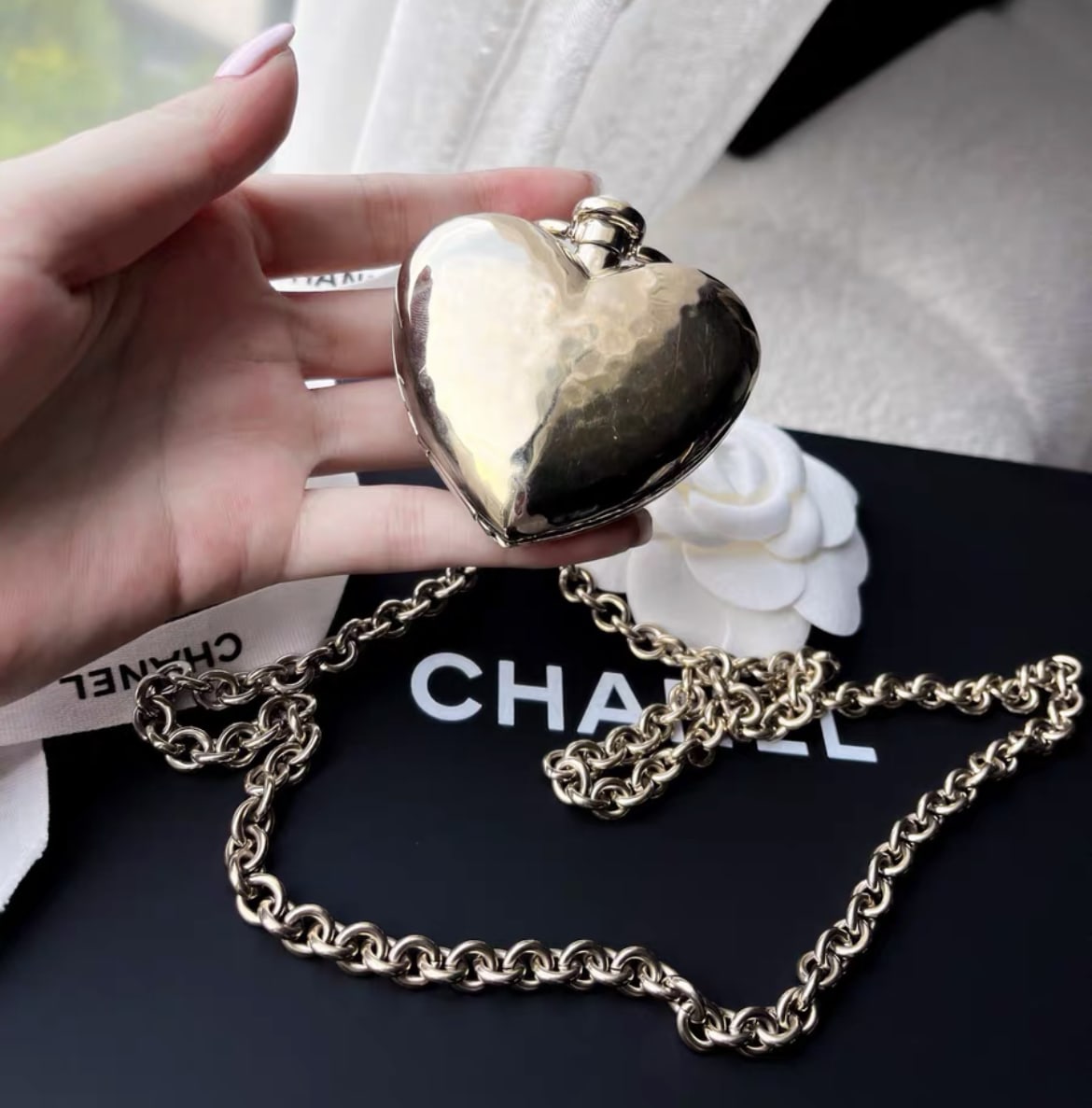 Chanel 22C gold large heart necklace