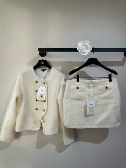 Chanel 25N Ski Collection White Bow Jacket and Skirt Set.