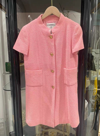 Chanel pink suit jacket ➕ pleated skirt