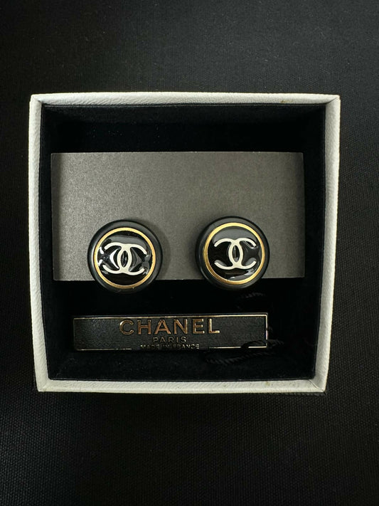 Chanel Vintage 96 Enamel Black Button Clip-on Earrings