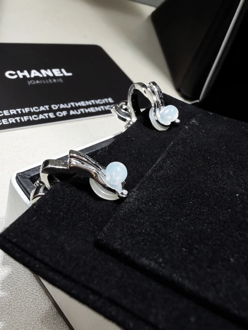 CHANEL earrings, white gold, full diamond bow, c