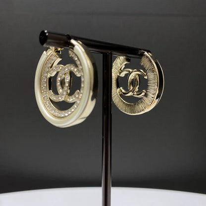 Chanel 21B round rhinestone double C earrings