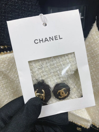 Chanel 20A black & ecru jacket