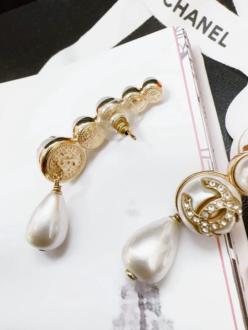 Chanel 22S gradient pearl teardrop earrings