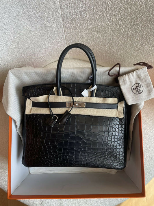 Hermès Birkin handbag in black matte crocodile with palladium hardware, rolled top handles, padlock and clochette