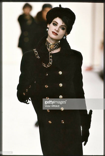 Chanel 1992 Vintage Black Leather Turnlock Choker