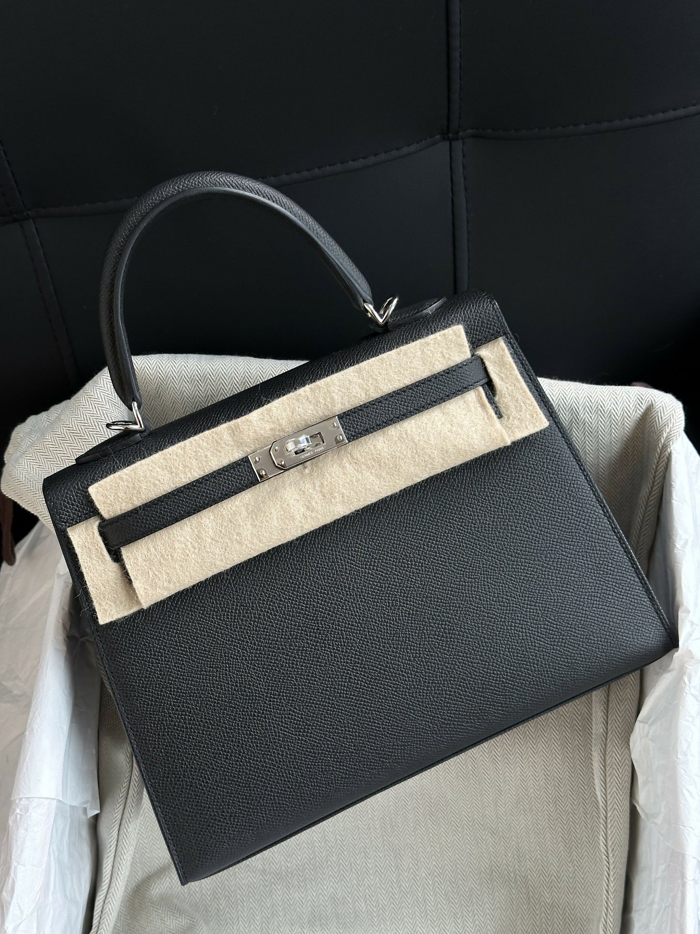 Hermès Kelly 25 Noir Epsom Leather with Palladium Hardware