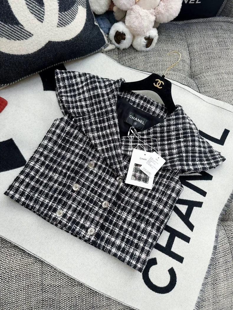 Chanel 25S black & white vest