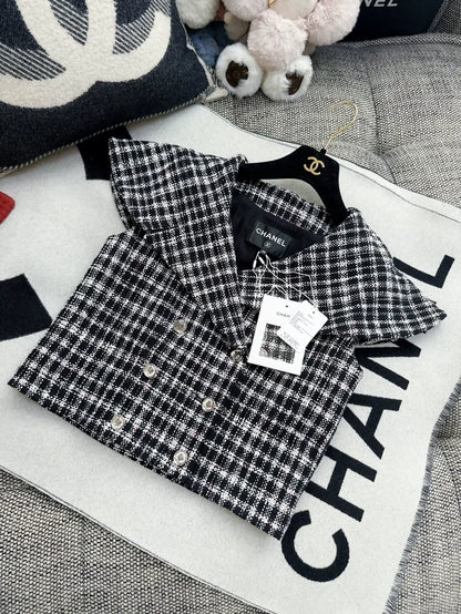 Chanel 25S black & white vest