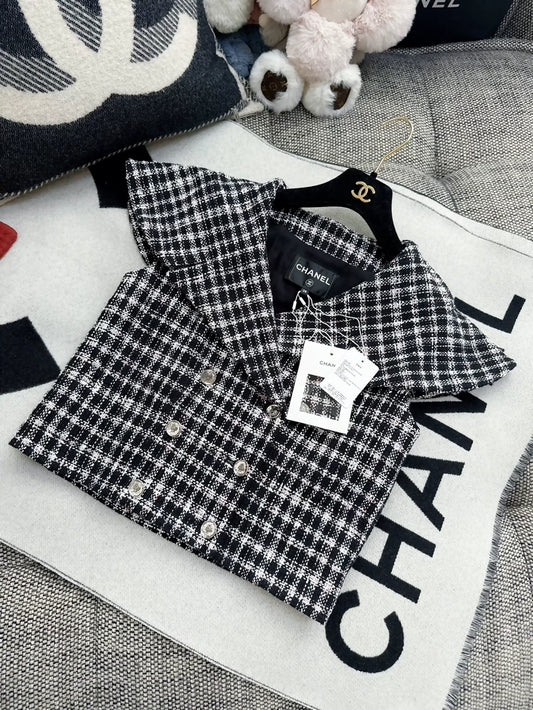 Chanel 25S black & white vest