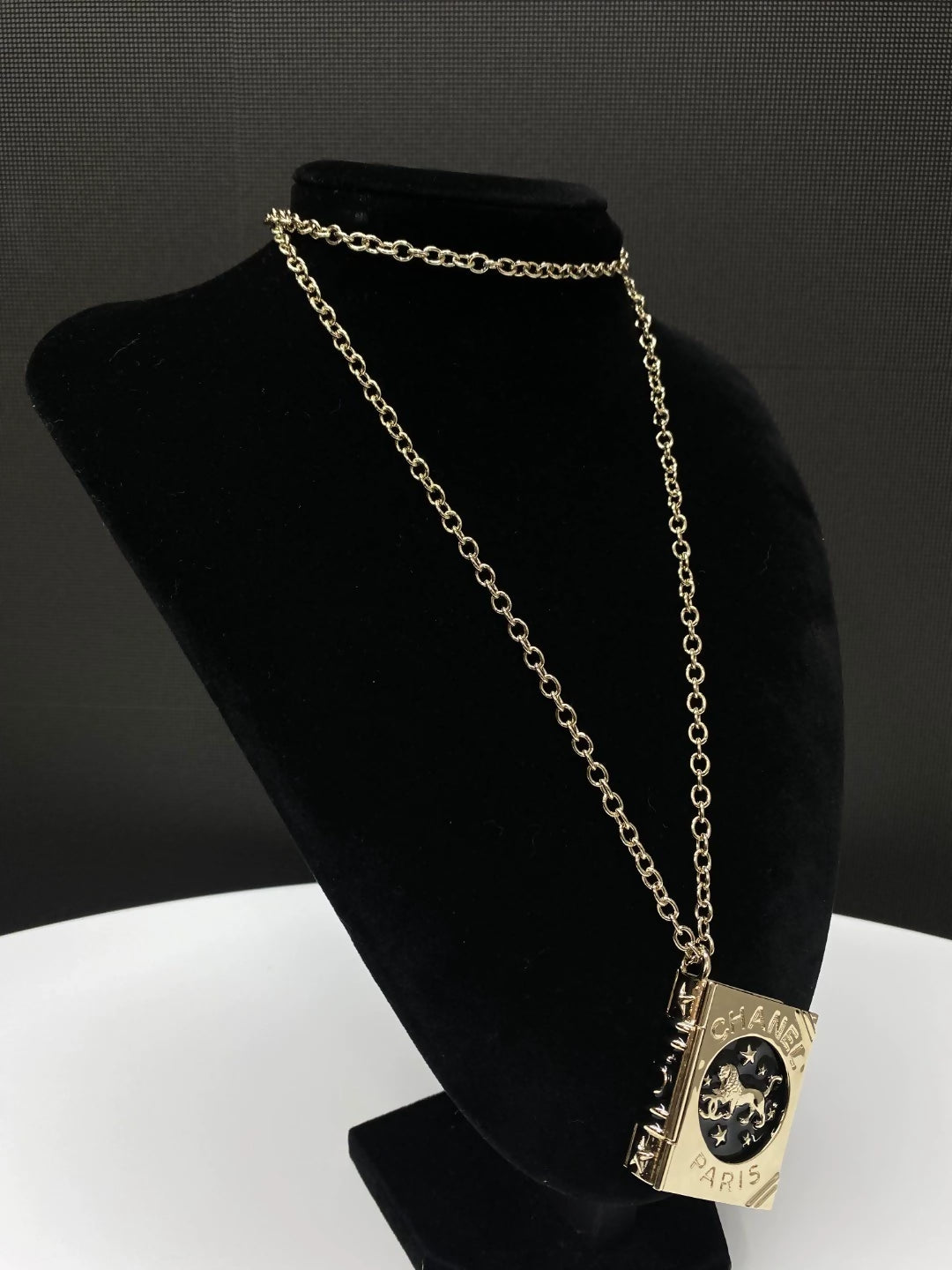 Chanel 22P lion magic book long necklace