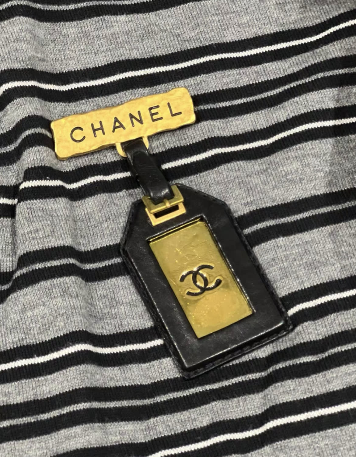 Chanel 94P name plate brooch – Wararni.com