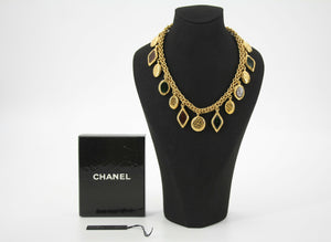 Chanel Vintage 71-80 Gripoix Red and Green Oval Gold-Plated Necklace