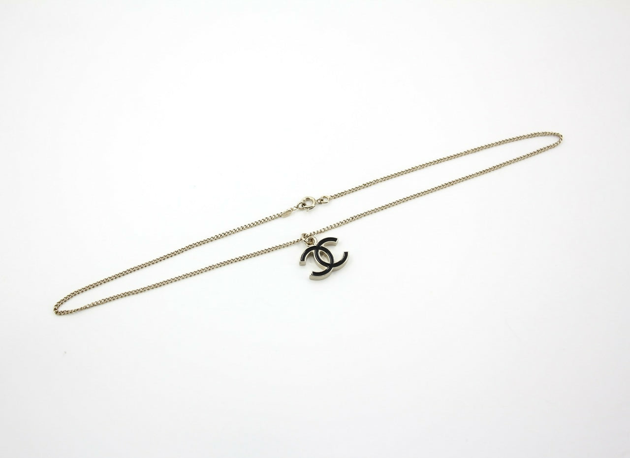 Chanel Vintage 06V Enamel Classic Black CC Light Gold Necklace