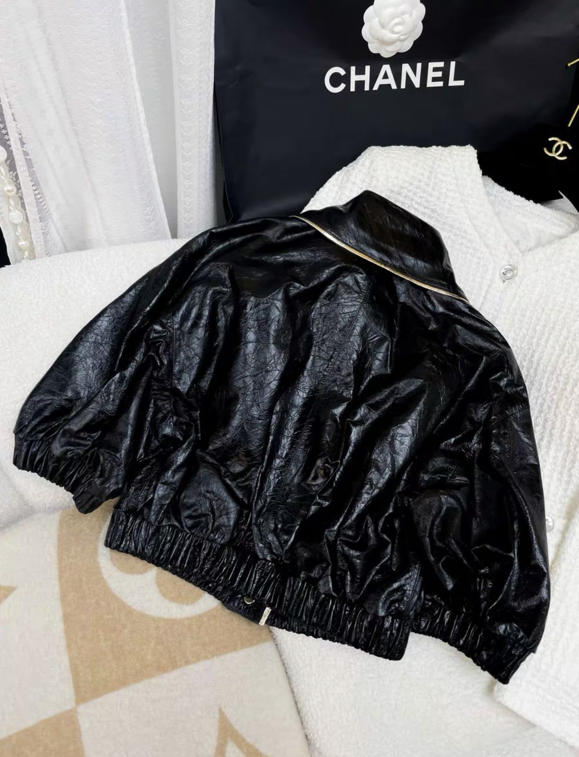 Chanel 22SS black gold two-pocket leather jacket