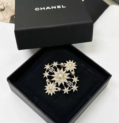 Chanel 17C light gold badge eight-pointed star brooch