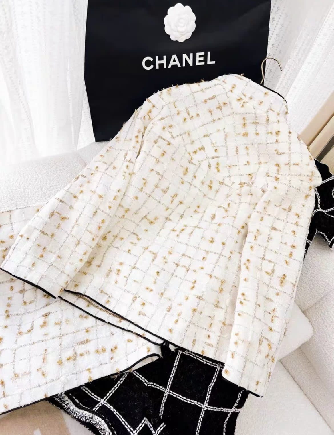 CHANEL ホワイト ファブリックジャケット 36 Chanel 19SS jacket and skirt set 36FR – Wararni.com