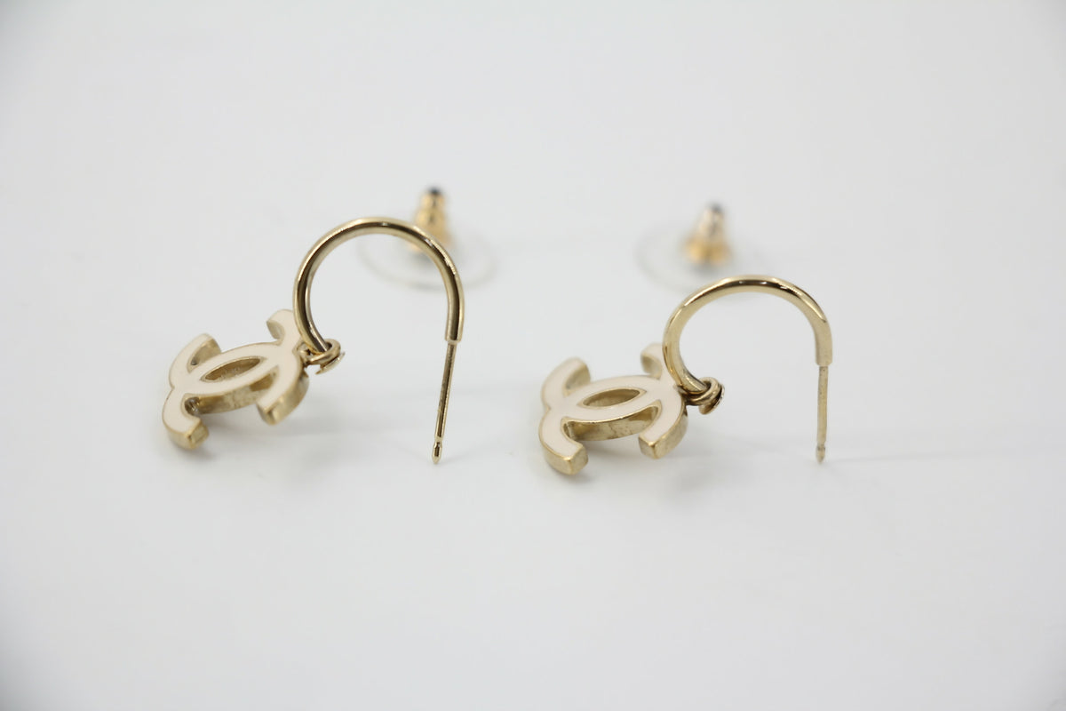 Chanel Vintage 10P Enamel White Pendant Earrings