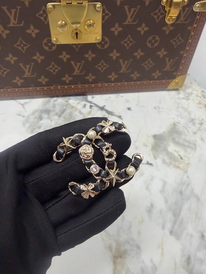 Chanel 20B classic double C brooch,