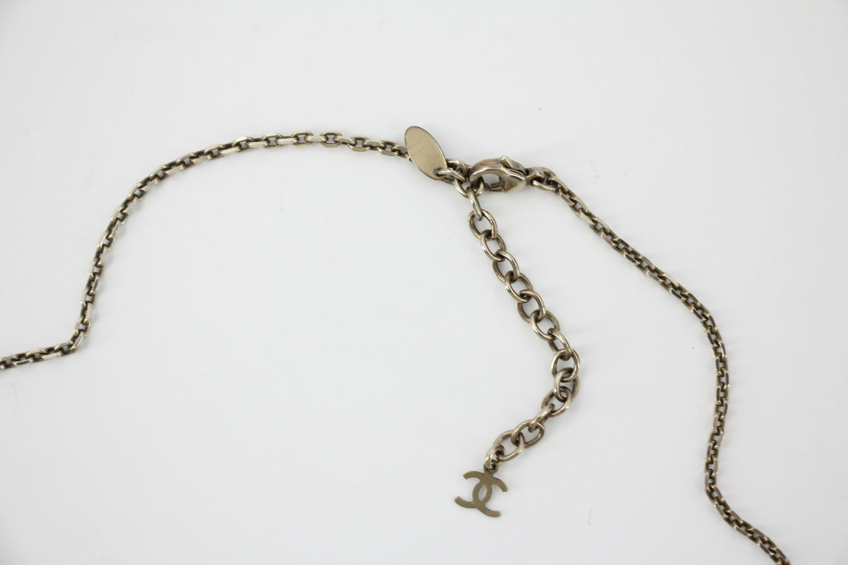Chanel Vintage 06P Enamel Double-Sided Beige Camellia CC Logo Heart Necklace