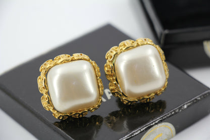 Chanel Vintage 91 Imitation Pearl Square Gold-Plated Clip-on Earrings