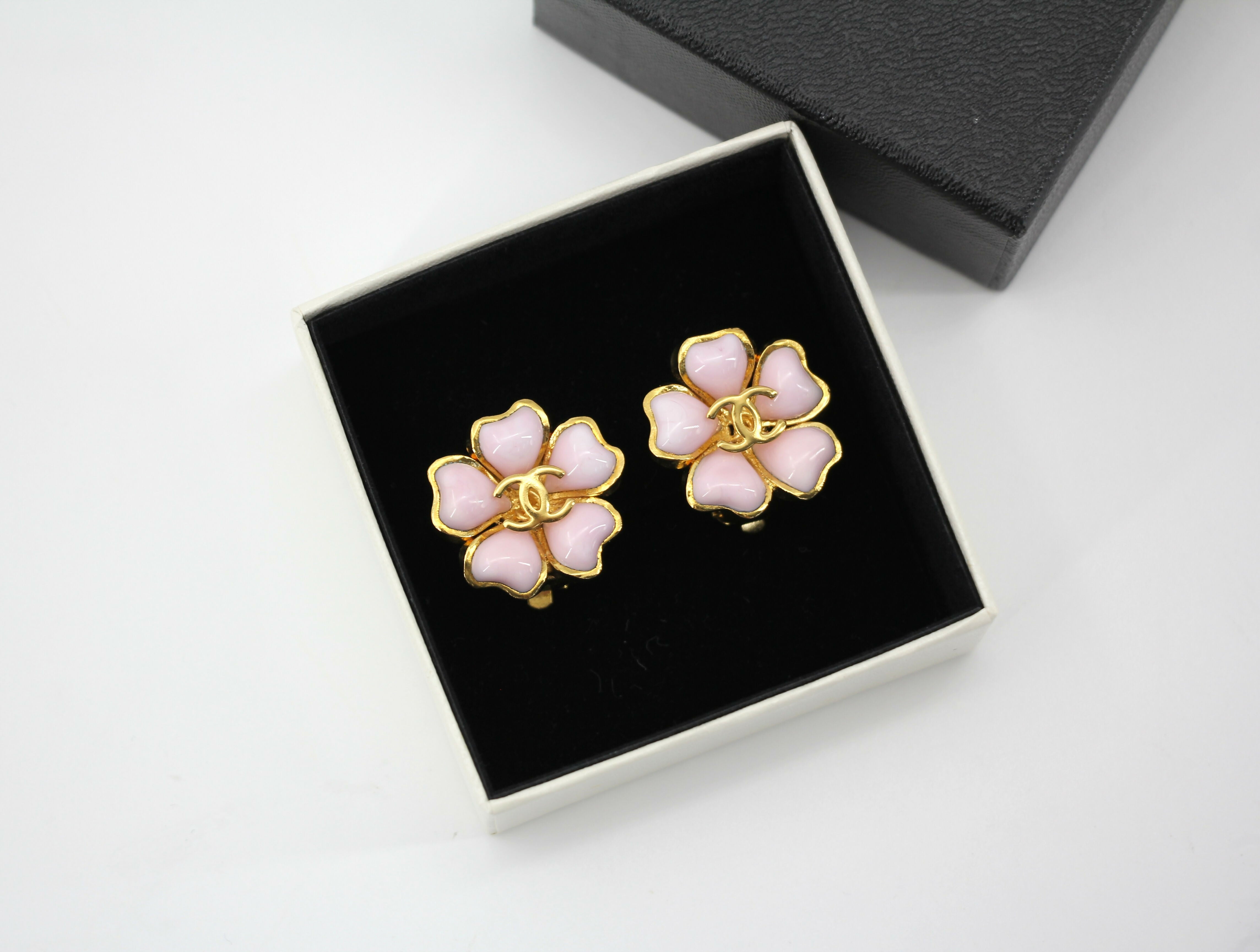 Chanel Vintage 97P Gripoix Gold-plated Pink Camellia Clip-on