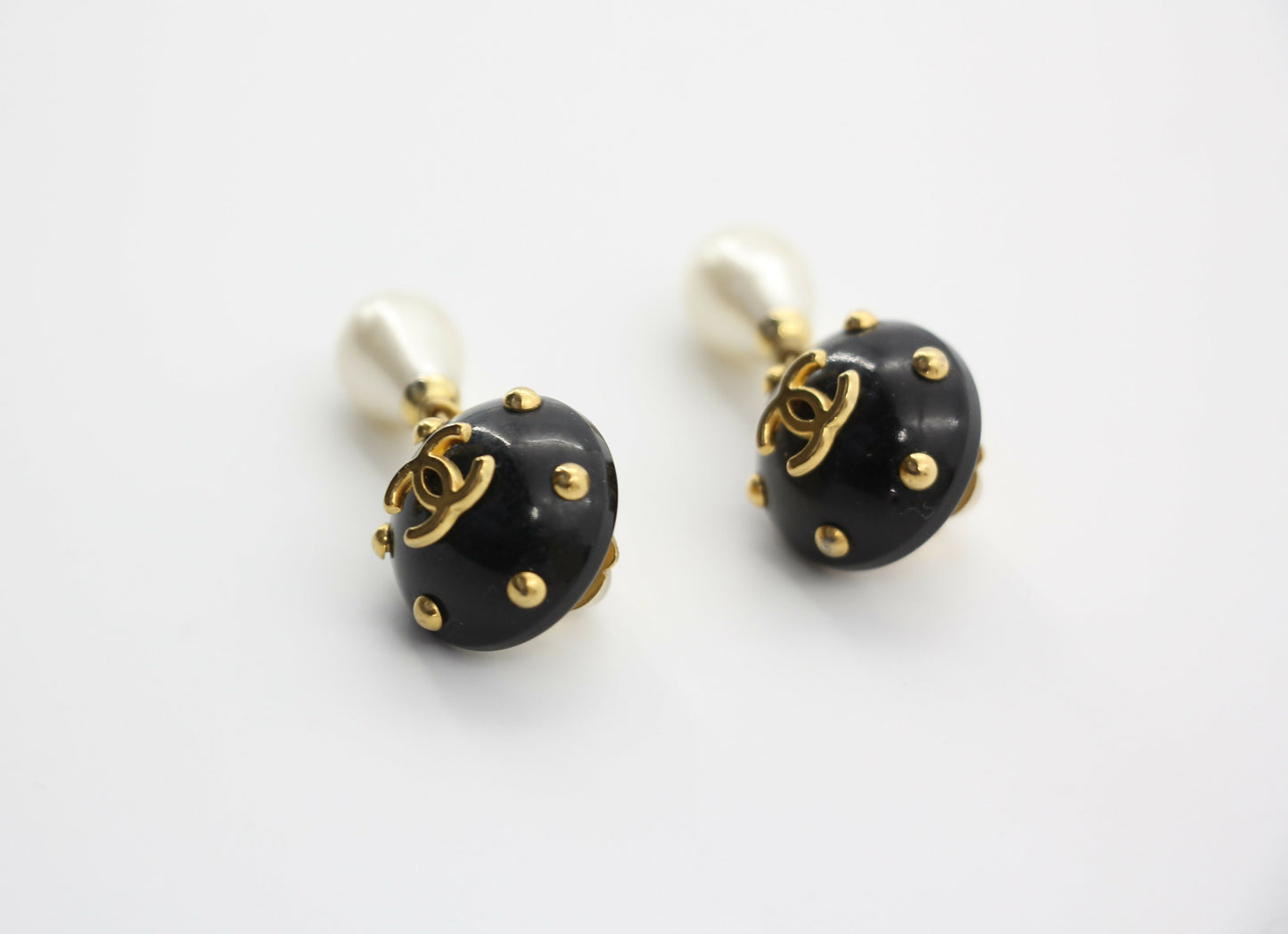 Chanel Vintage 96C Resin Dot Black Bean Imitation Pearl Dangle Clip-on Earrings