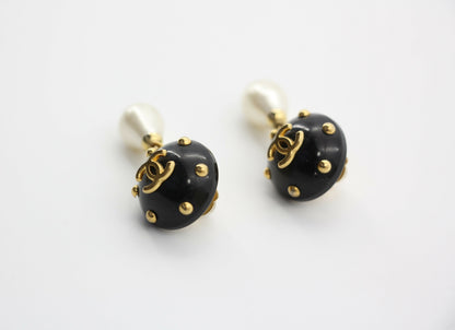 Chanel Vintage 96C Resin Dot Black Bean Imitation Pearl Dangle Clip-on Earrings