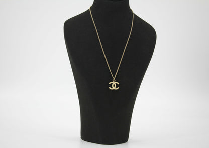 Chanel Vintage 04V Enamel Classic White CC Light Gold Necklace
