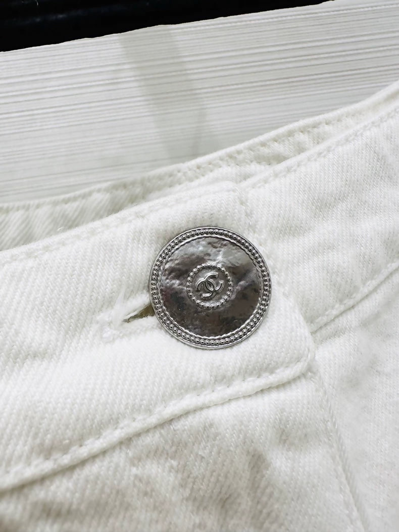 Chanel 25C white jeans