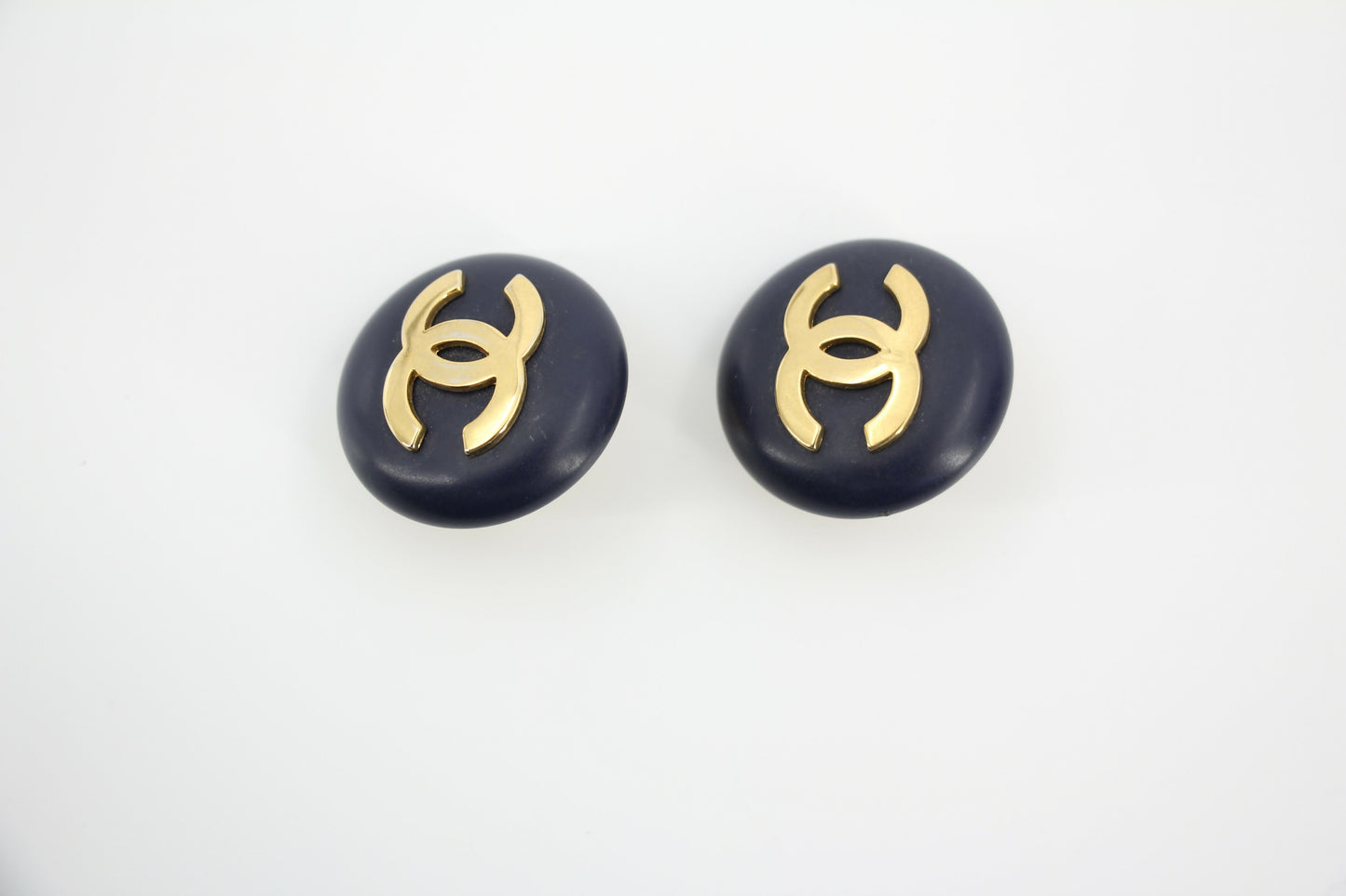 Chanel Vintage 87 Resin Navy Blue CC Logo Large Round Clip-on Earrings