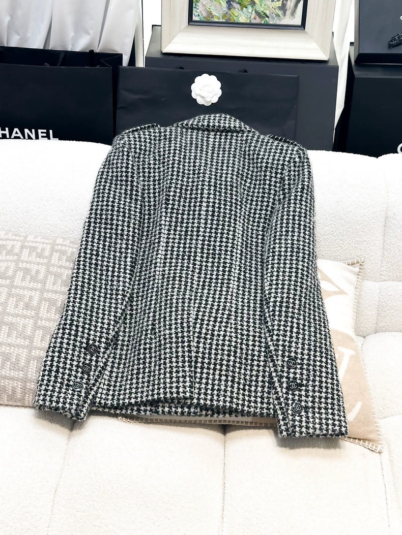 Chanel 22 black and white houndstooth tweed jacket