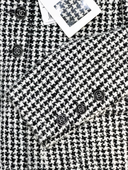 Chanel 22k black and white houndstooth tweed coat