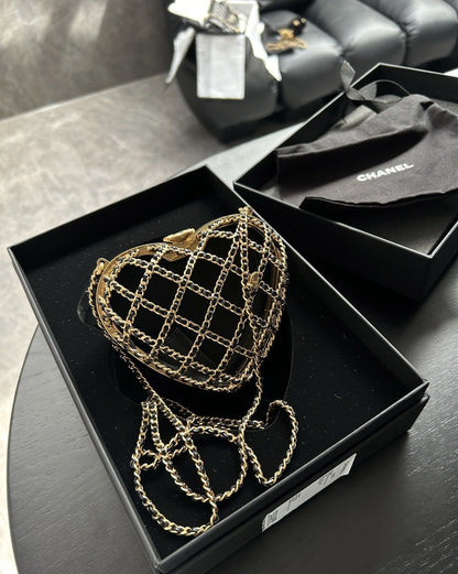 CHANEL chanel 23s heart bag - Fit keys Clutch Bag - Secondhand luxury from Wararni