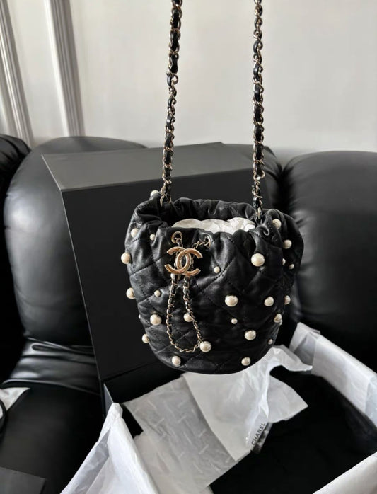 CHANEL Chanel Bucket Pearl Bag SS21 - Mini Bucket Bag - Secondhand luxury from Wararni