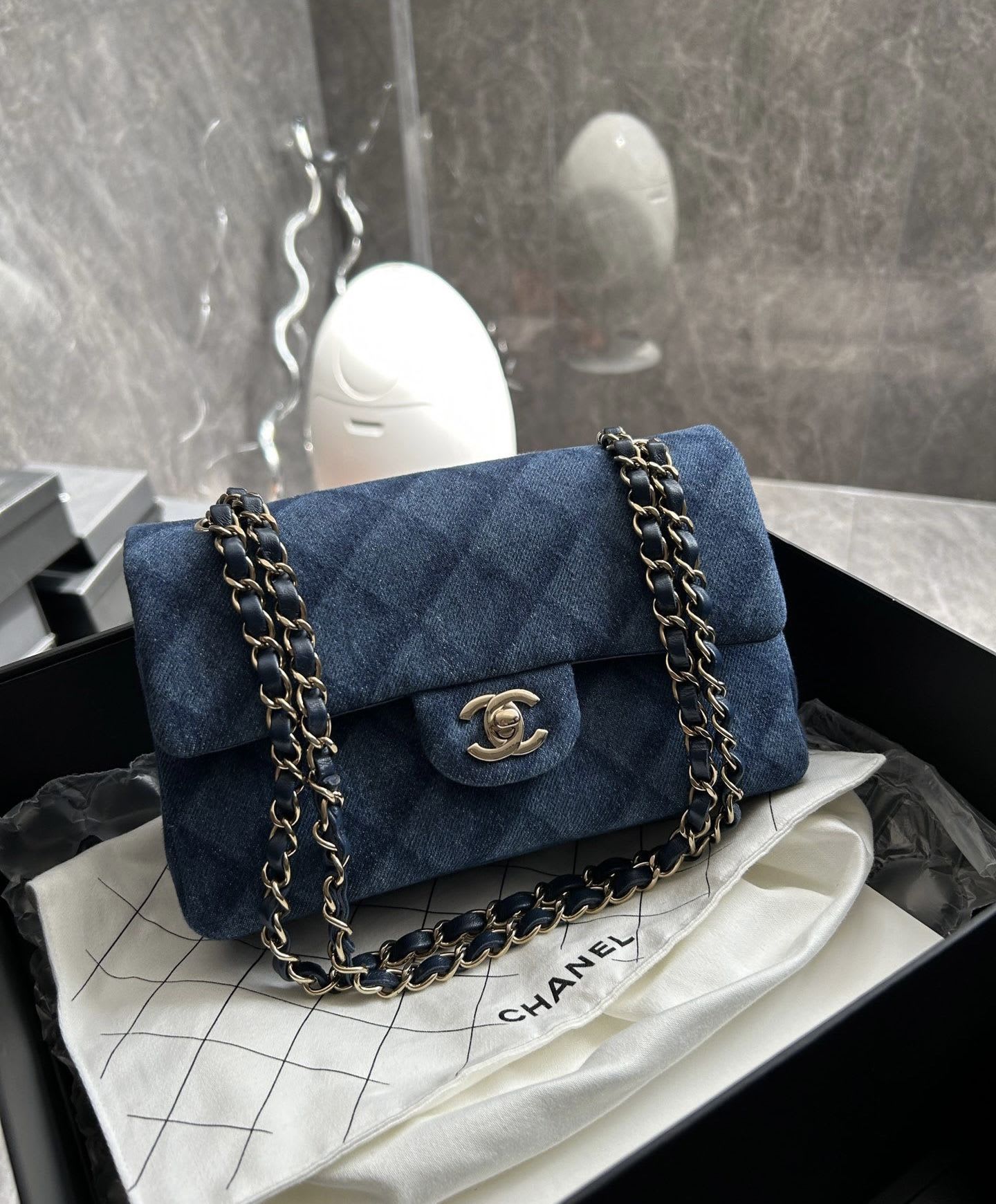 CHANEL Chanel 22 dark denim cf trumpet - One size Shoulder Bag - Vintage fashion from Wararni