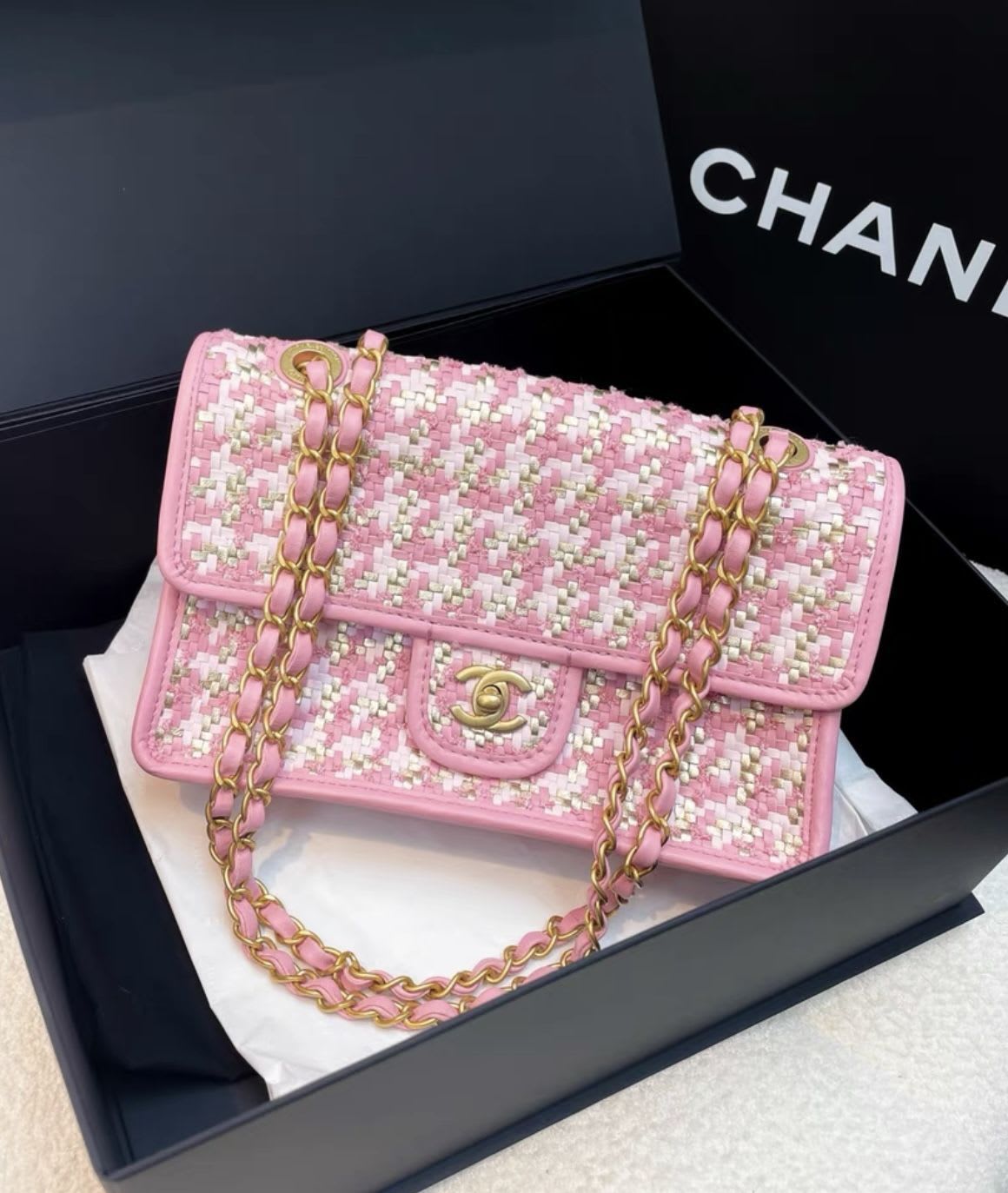 CHANEL Chanel 23 pink bag - Bag Crossbody Bag - Vintage fashion from Wararni