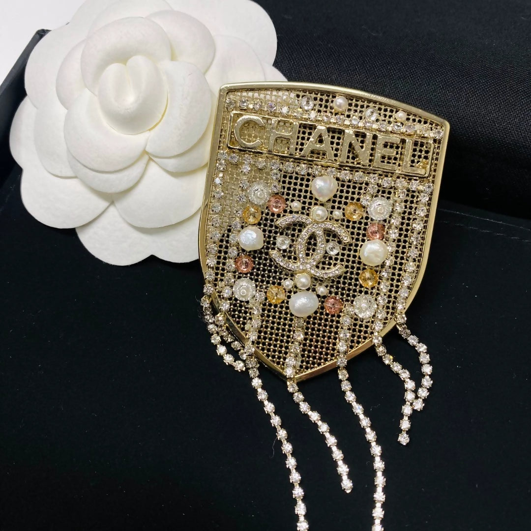 Chanel 20A pearl brooch